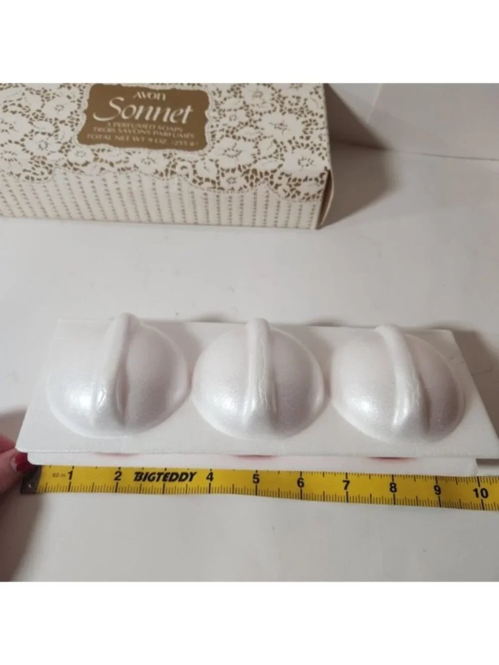 Vintage Avon Sonnet 3 Perfumed Soaps Set Pink Molded Sunburst Decorative New Box